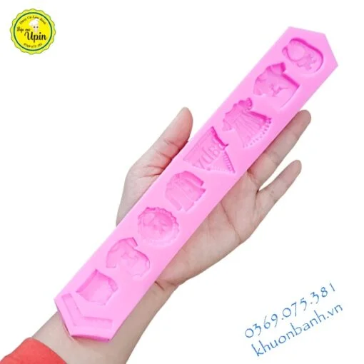 Khuôn silicon áo quần em bé trang trí bánh